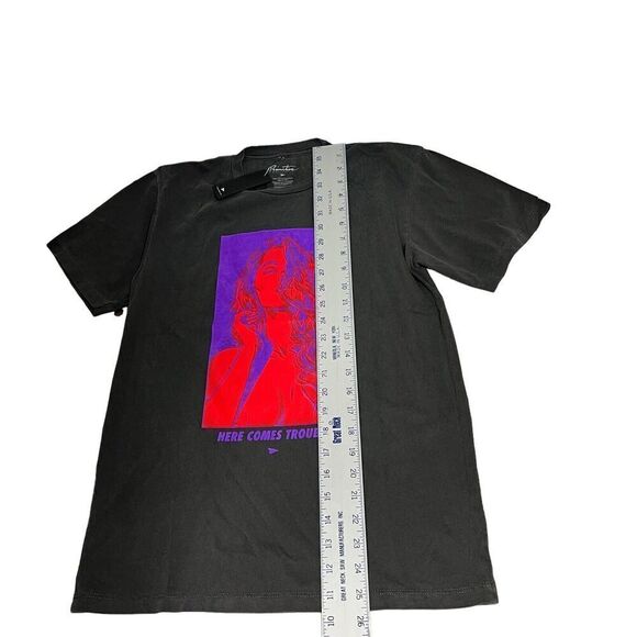 Primitive T Shirt Adult S Here Comes Trouble in Vintage Black Sexy Graphic - Picture 2 of 8